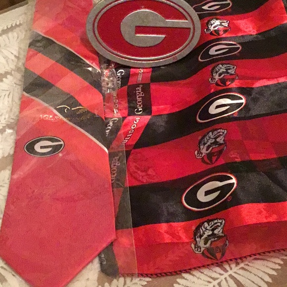BULLDOGS HITCH COVER BUNDLE…TIE AND SCARF ALSO NEW - Picture 2 of 8